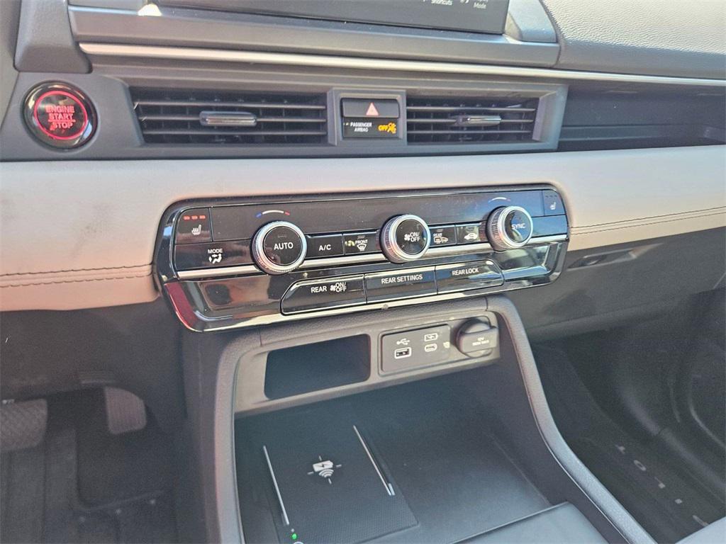used 2025 Honda Pilot car, priced at $33,600