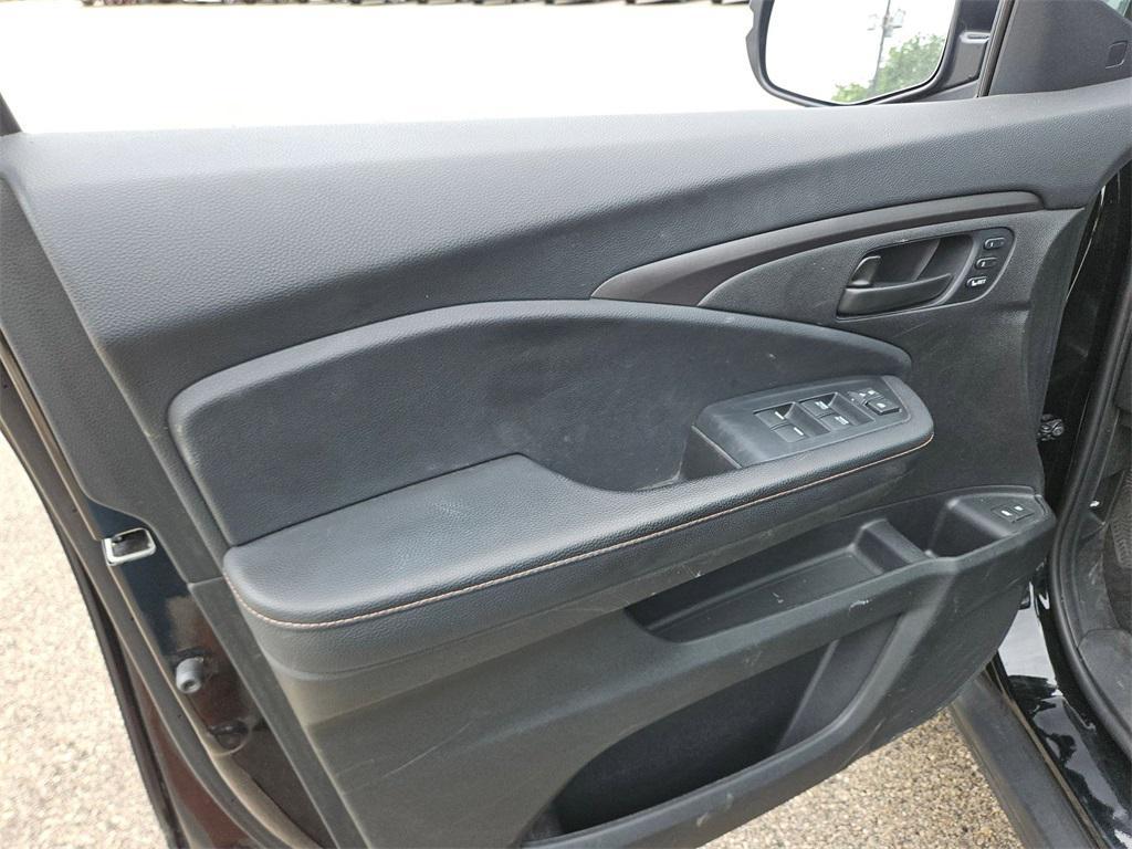 used 2022 Honda Pilot car, priced at $29,000