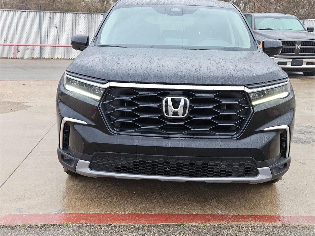 used 2025 Honda Pilot car, priced at $33,800