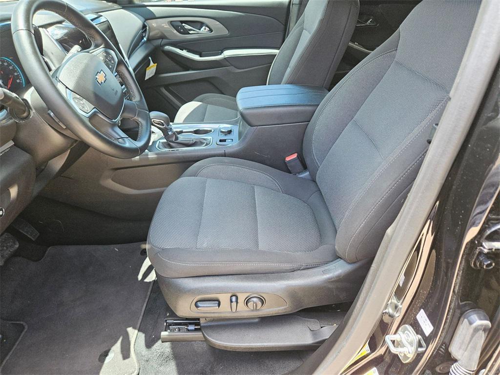 used 2024 Chevrolet Traverse car, priced at $30,800