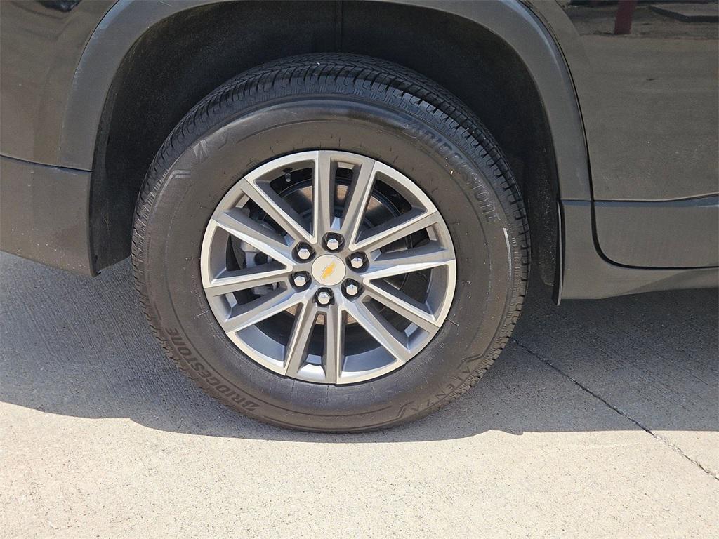 used 2024 Chevrolet Traverse car, priced at $30,800