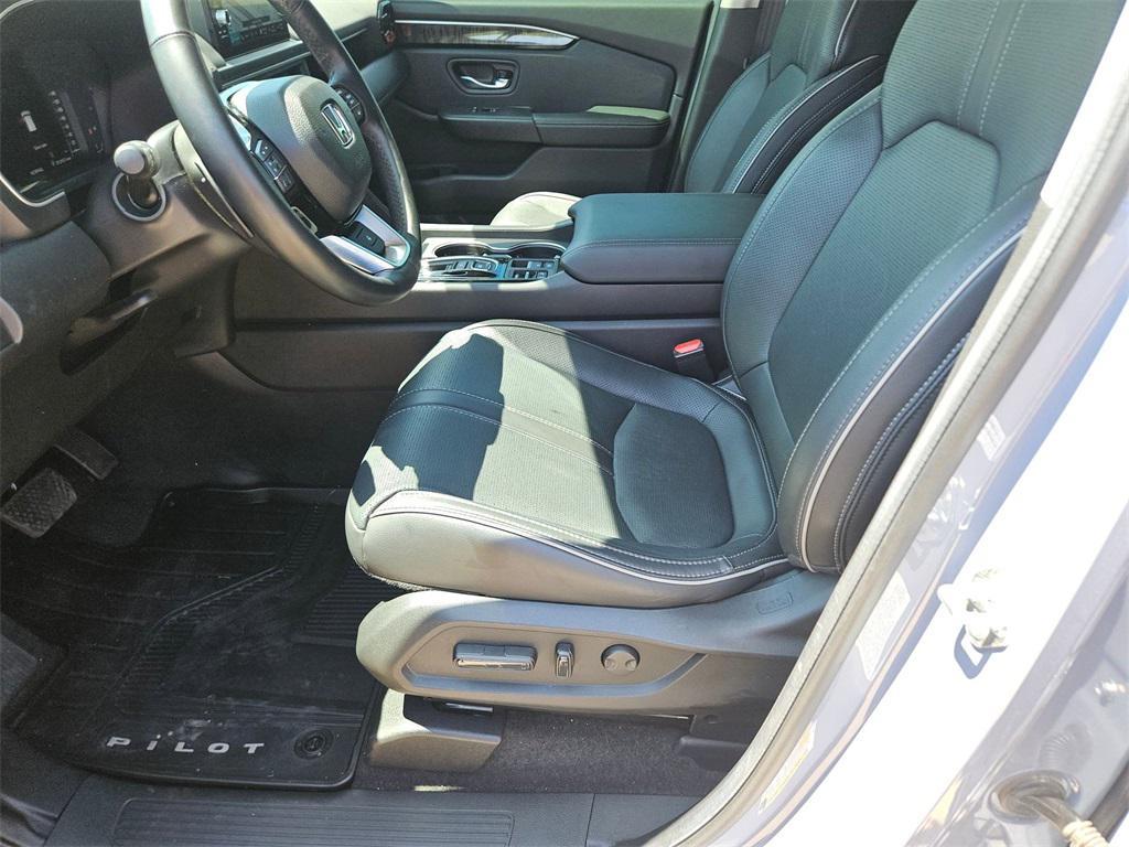 used 2025 Honda Pilot car, priced at $40,000