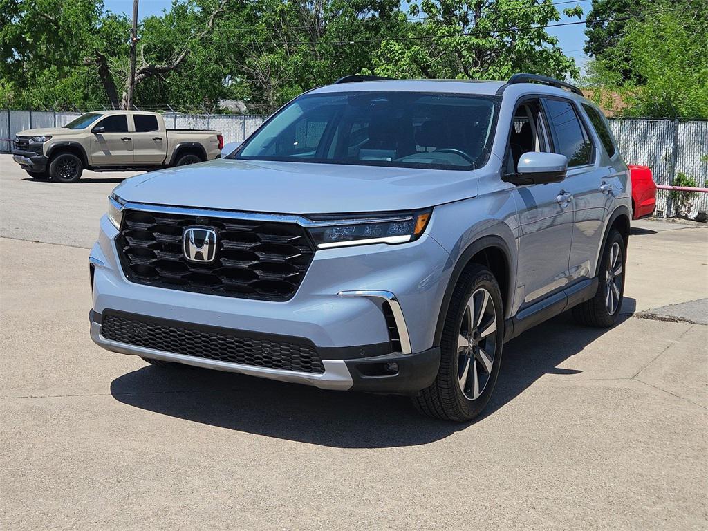 used 2025 Honda Pilot car, priced at $40,000