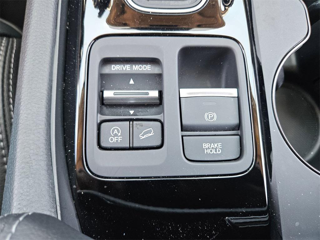 used 2025 Honda Pilot car, priced at $34,600