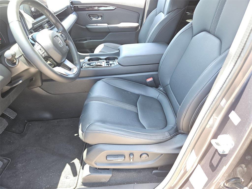 used 2025 Honda Pilot car, priced at $34,600