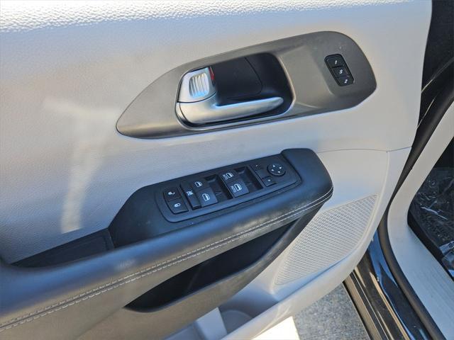 used 2024 Chrysler Pacifica car, priced at $27,400