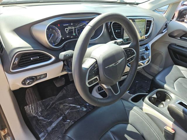 used 2024 Chrysler Pacifica car, priced at $27,400