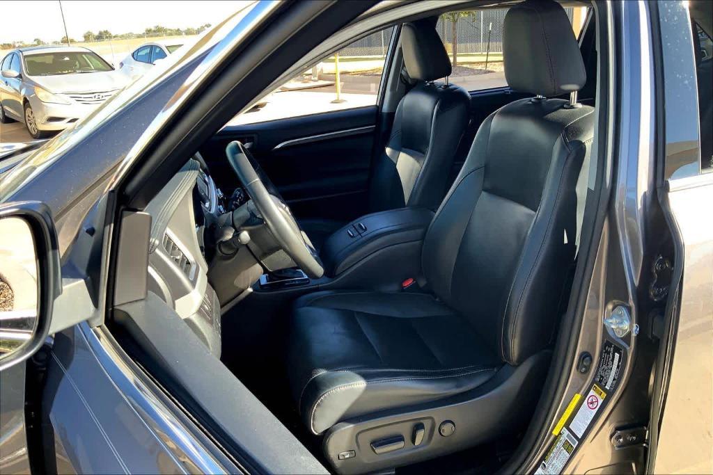 used 2015 Toyota Highlander car, priced at $19,404