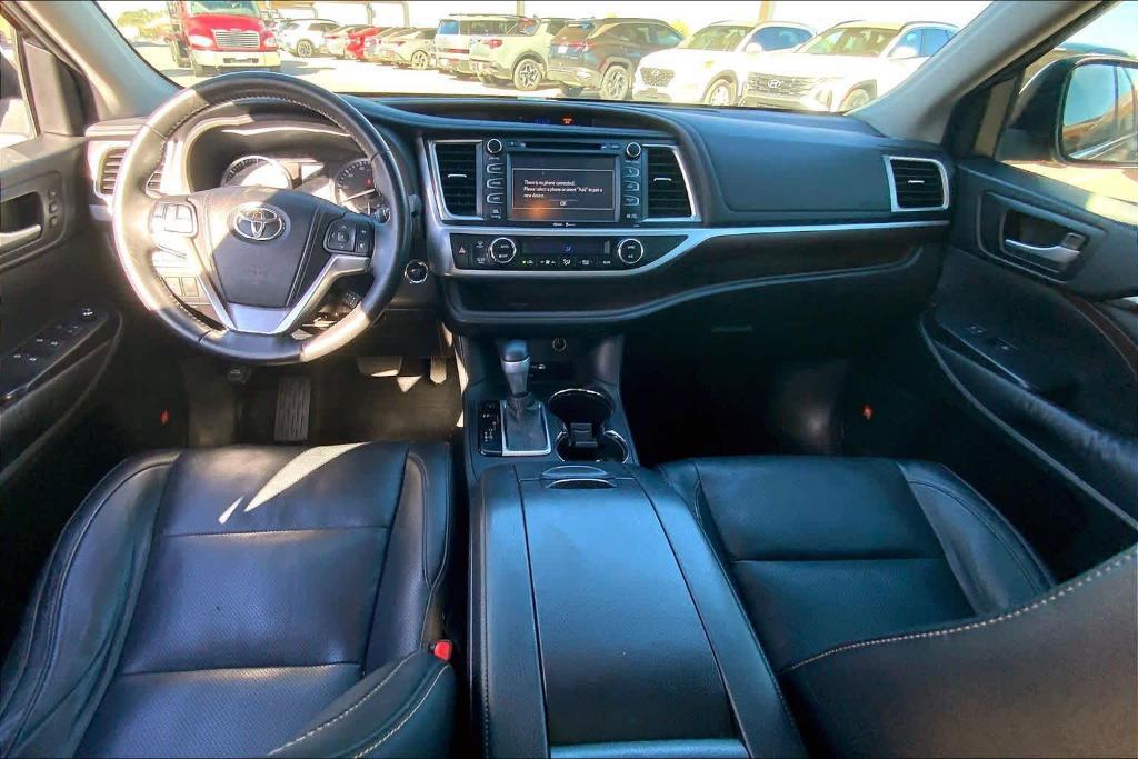 used 2015 Toyota Highlander car, priced at $19,404