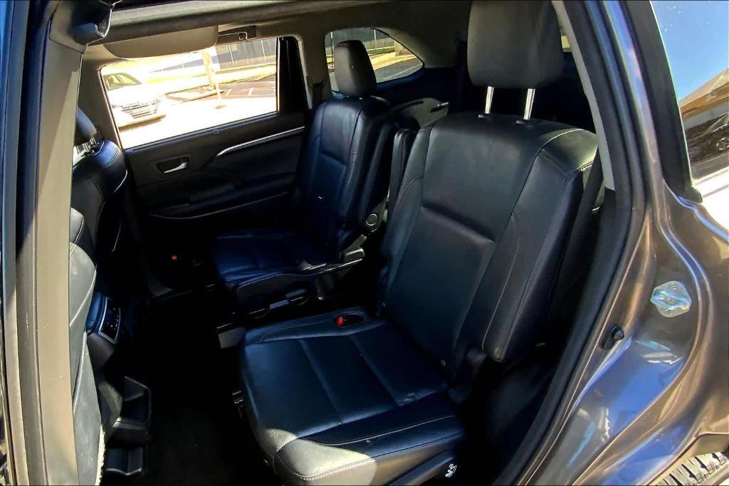 used 2015 Toyota Highlander car, priced at $19,404