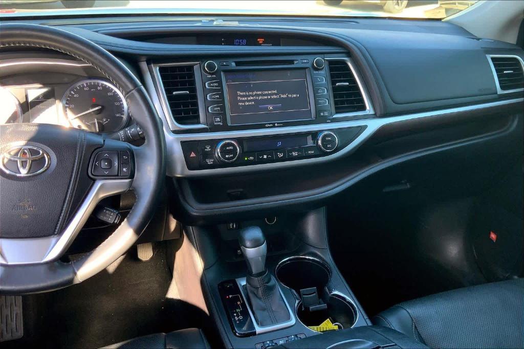used 2015 Toyota Highlander car, priced at $19,404