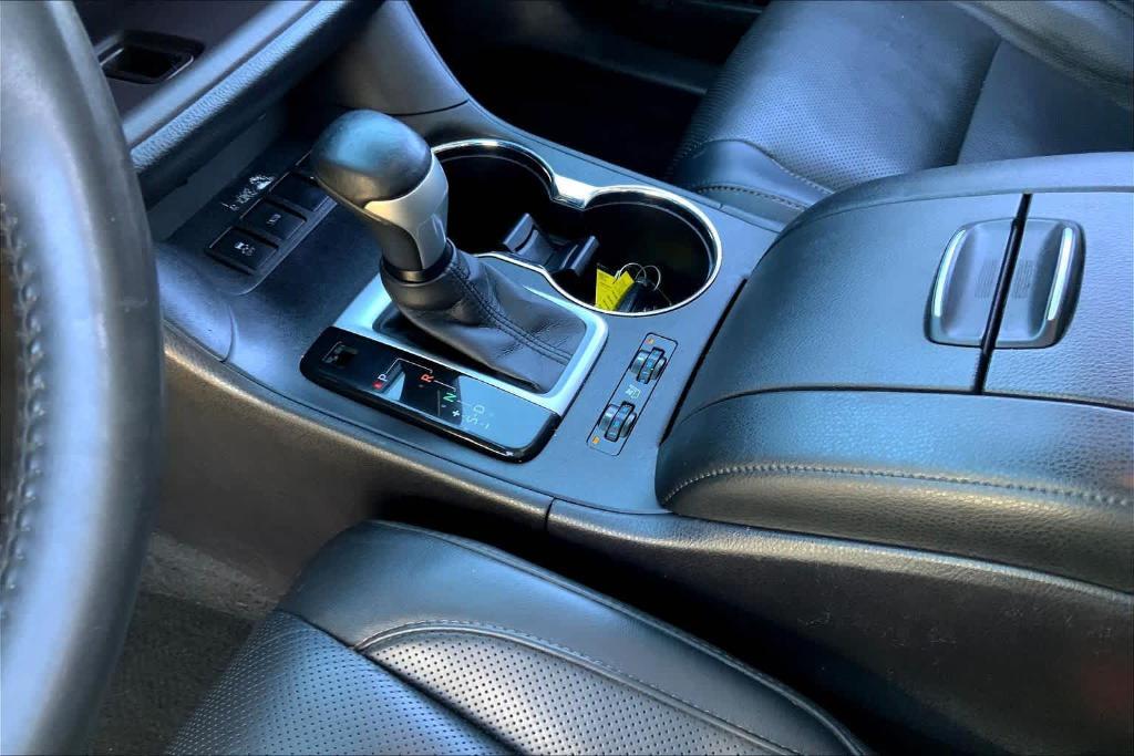 used 2015 Toyota Highlander car, priced at $19,404