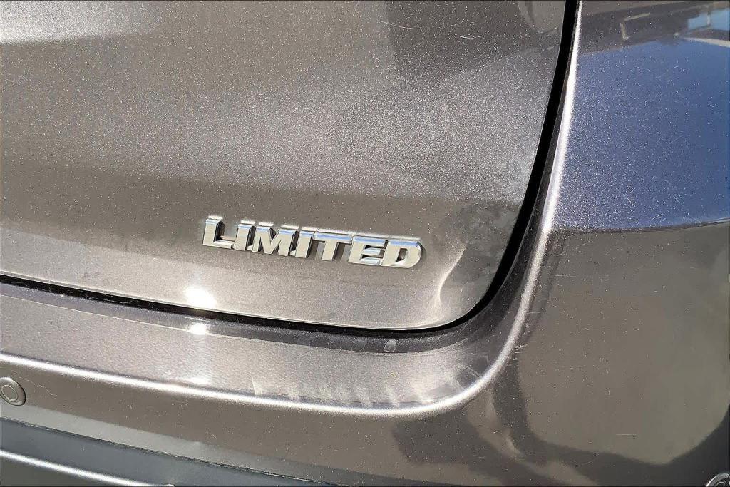 used 2015 Toyota Highlander car, priced at $19,404