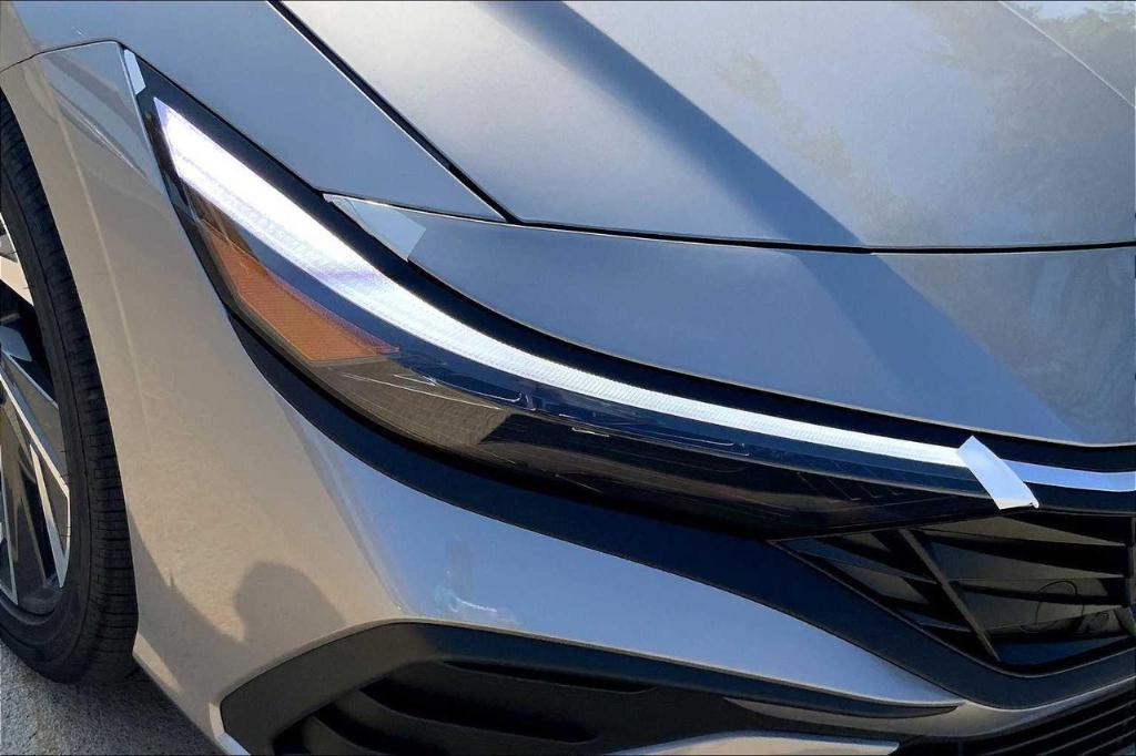 new 2025 Hyundai ELANTRA HEV car, priced at $23,128