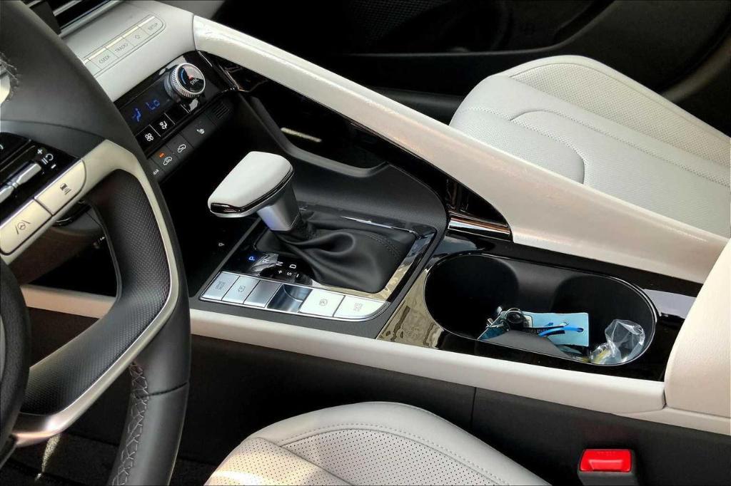 new 2025 Hyundai Elantra car, priced at $22,578