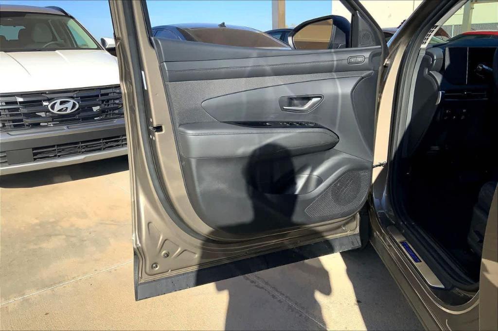 new 2026 Hyundai TUCSON Hybrid car, priced at $40,104