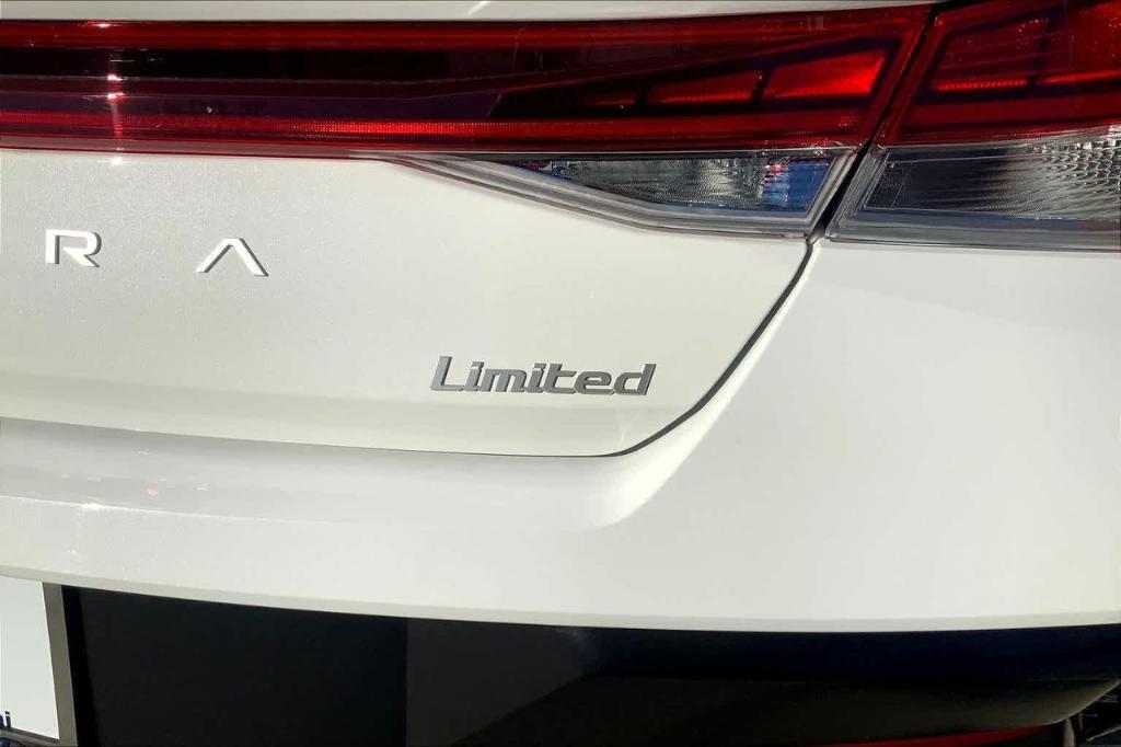 new 2025 Hyundai Elantra car, priced at $23,056