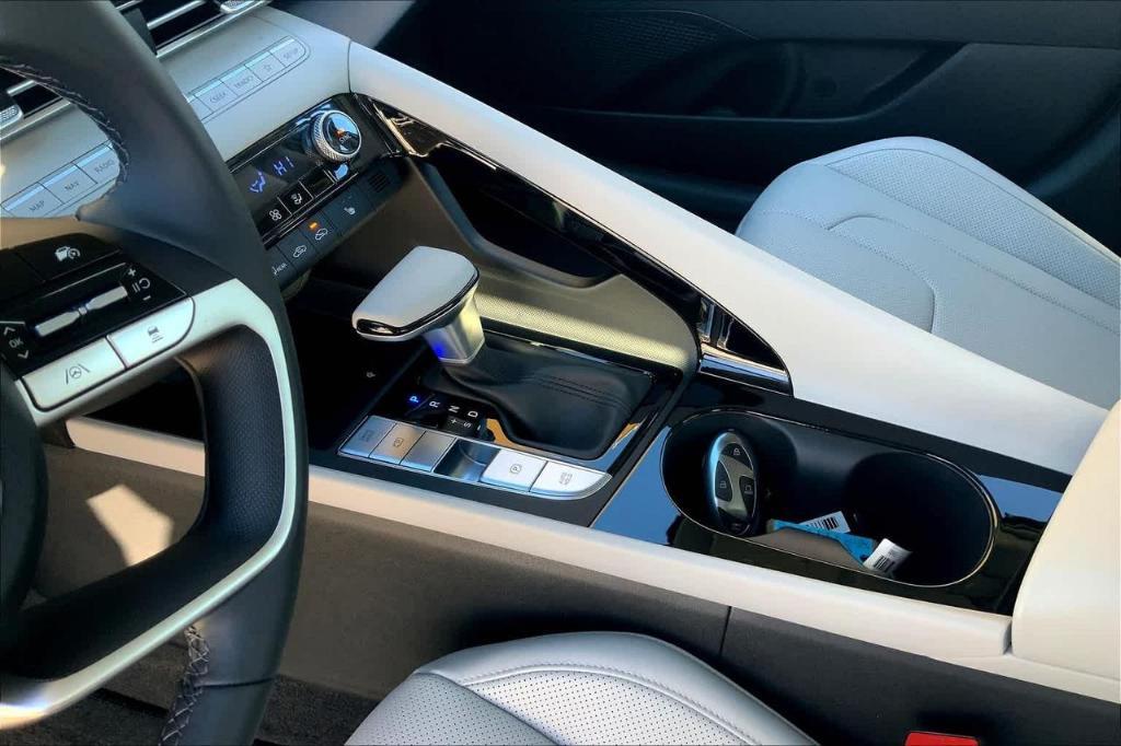 new 2025 Hyundai Elantra car, priced at $23,056