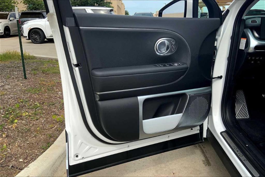 new 2026 Hyundai IONIQ 9 car, priced at $66,045