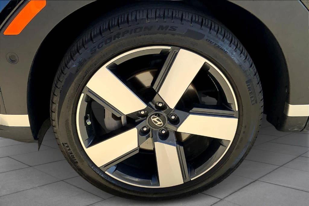 used 2024 Hyundai Santa Fe car, priced at $34,333