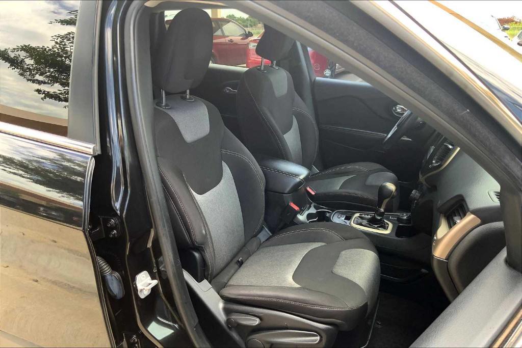 used 2014 Jeep Cherokee car, priced at $6,899