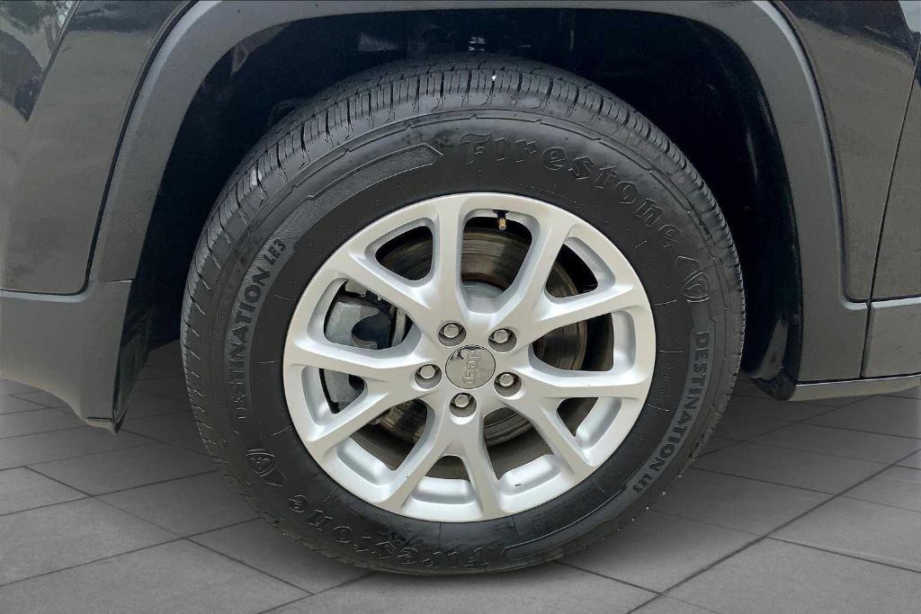 used 2014 Jeep Cherokee car, priced at $6,899