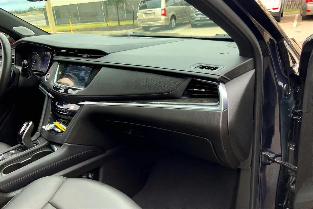 used 2021 Cadillac XT5 car, priced at $26,633