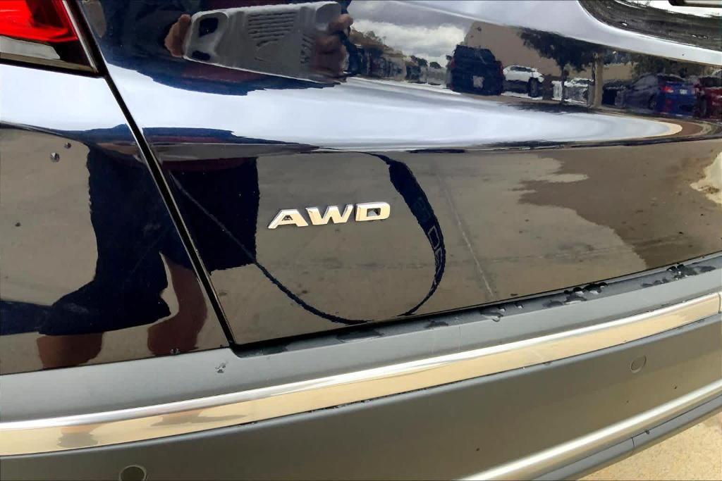 used 2021 Cadillac XT5 car, priced at $26,633