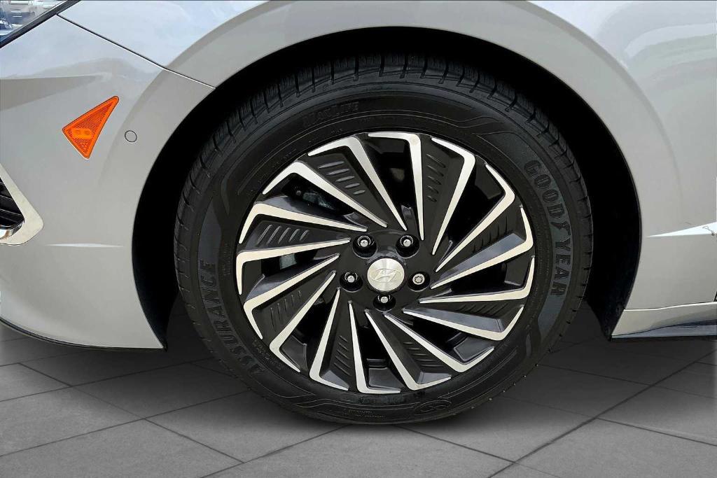 used 2023 Hyundai Sonata Hybrid car, priced at $25,707