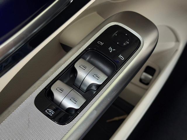 new 2025 Mercedes-Benz GLC 350e car, priced at $61,700