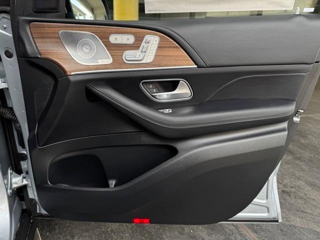 new 2025 Mercedes-Benz GLS 580 car, priced at $129,190