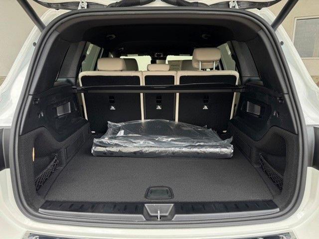 new 2025 Mercedes-Benz GLB 250 car, priced at $46,985