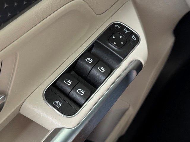 new 2025 Mercedes-Benz GLB 250 car, priced at $46,985