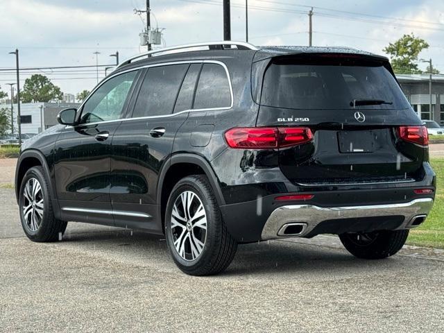 new 2024 Mercedes-Benz GLB 250 car, priced at $51,215