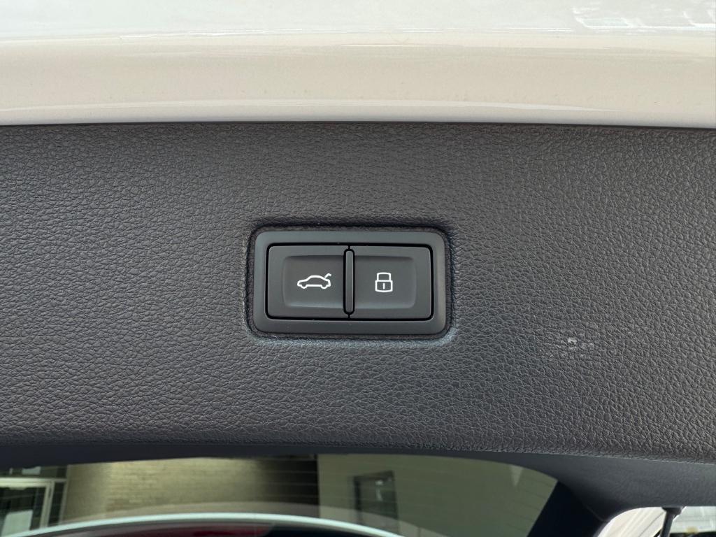 used 2025 Audi Q7 car, priced at $53,440