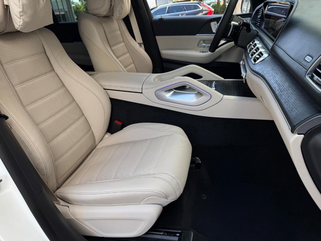 new 2026 Mercedes-Benz GLS 580 car, priced at $121,165