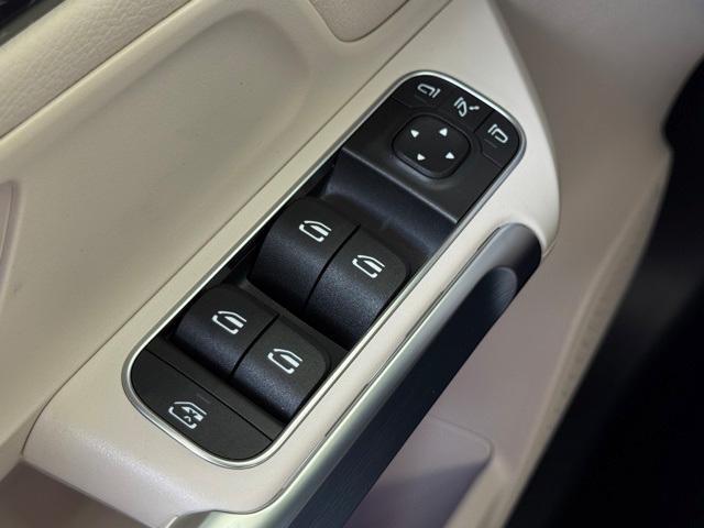 new 2025 Mercedes-Benz GLB 250 car, priced at $48,495