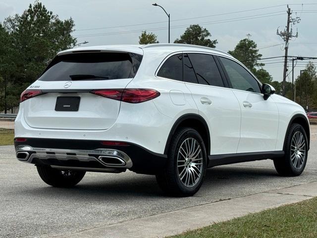 new 2025 Mercedes-Benz GLC 300 car, priced at $51,385