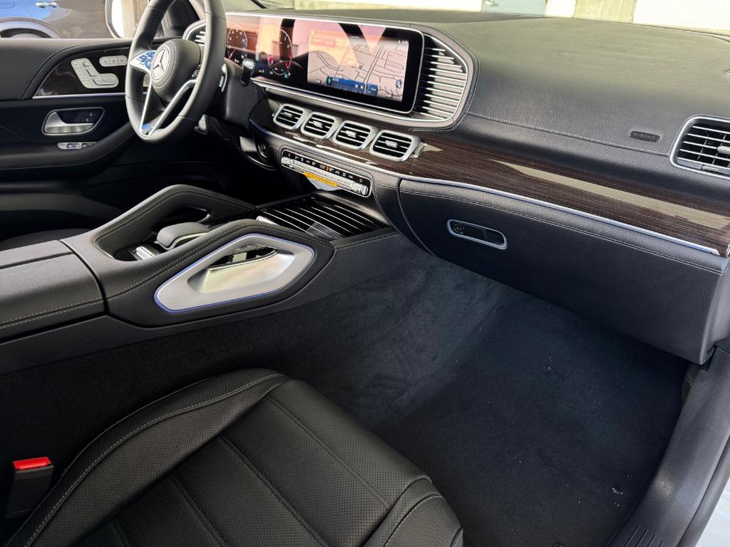 new 2026 Mercedes-Benz GLE 580 car, priced at $104,685