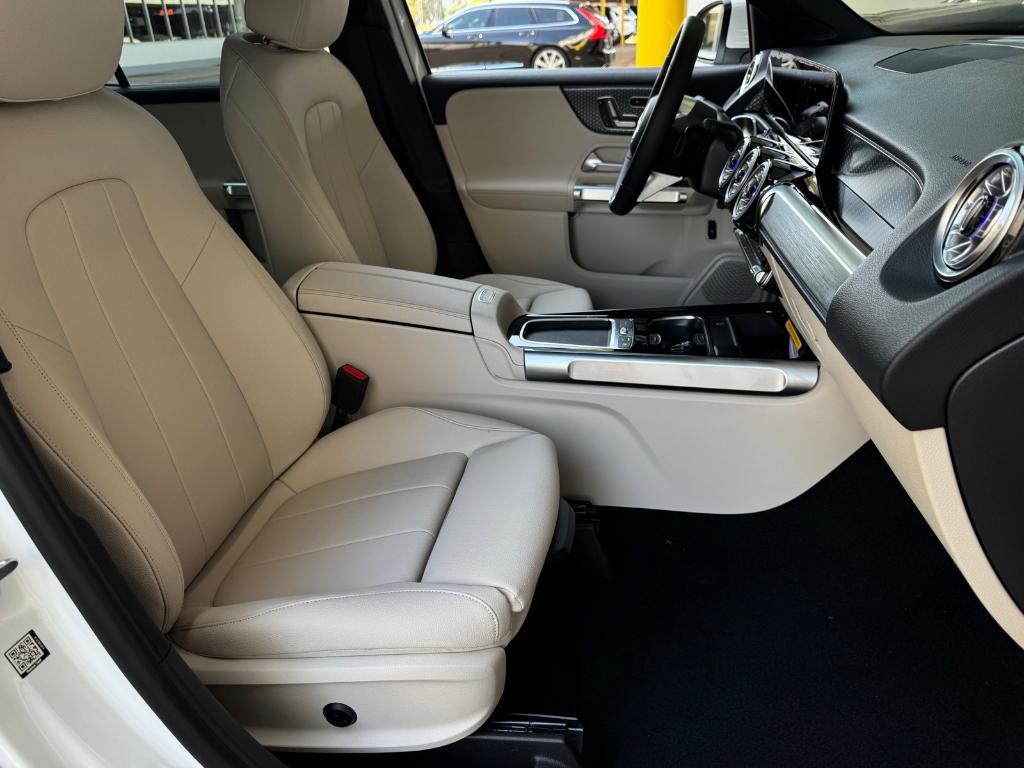 new 2025 Mercedes-Benz GLB 250 car, priced at $49,595