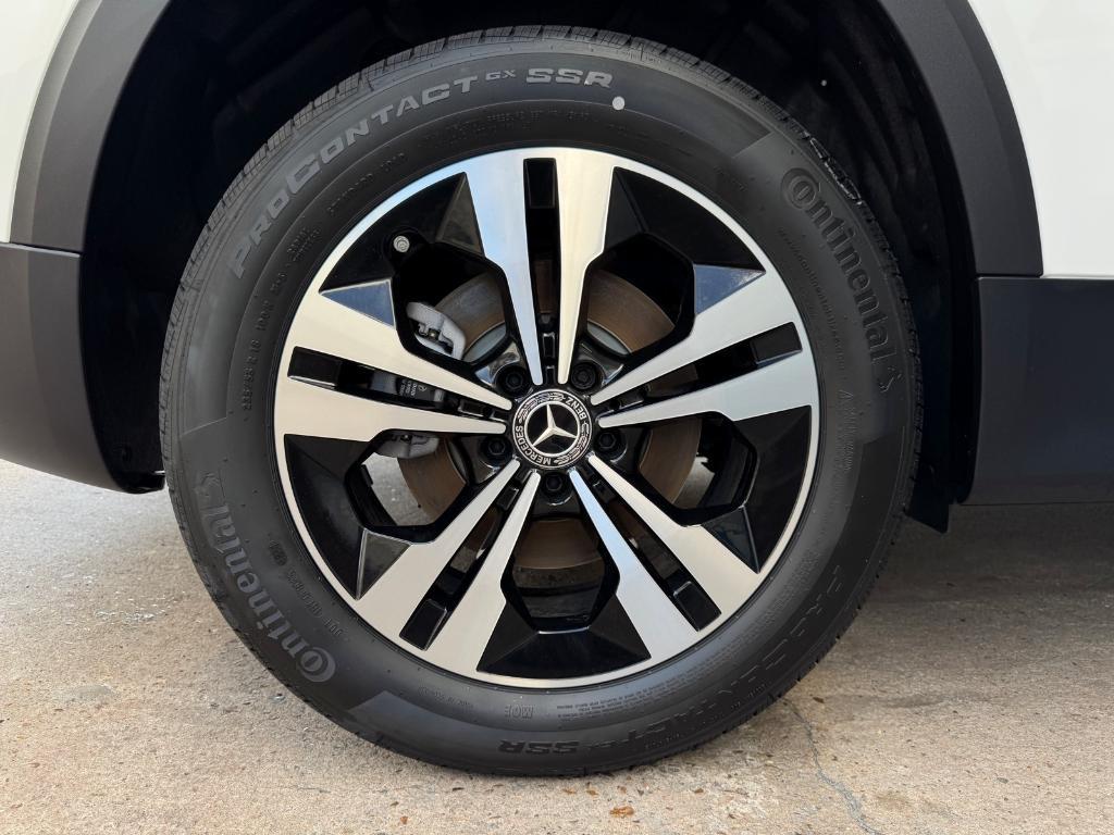 new 2025 Mercedes-Benz GLB 250 car, priced at $49,595