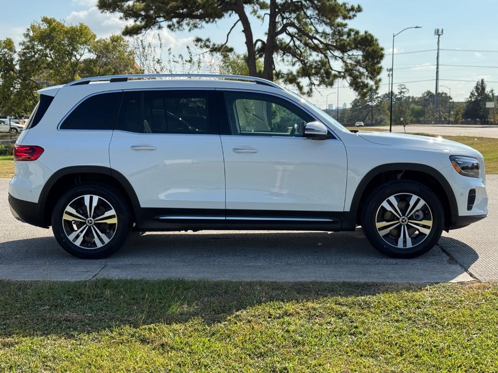 new 2025 Mercedes-Benz GLB 250 car, priced at $49,595