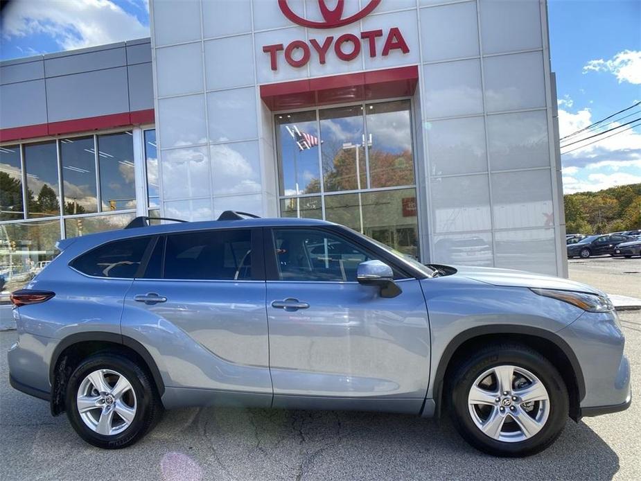 used 2024 Toyota Highlander car, priced at $39,094