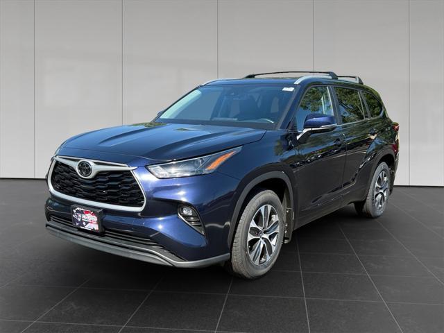 used 2023 Toyota Highlander car, priced at $38,657