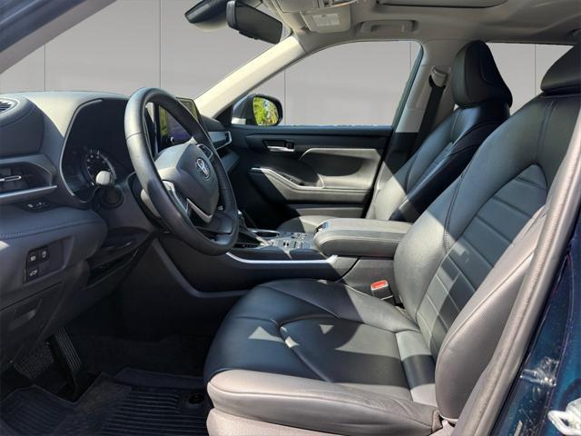 used 2023 Toyota Highlander car, priced at $38,657
