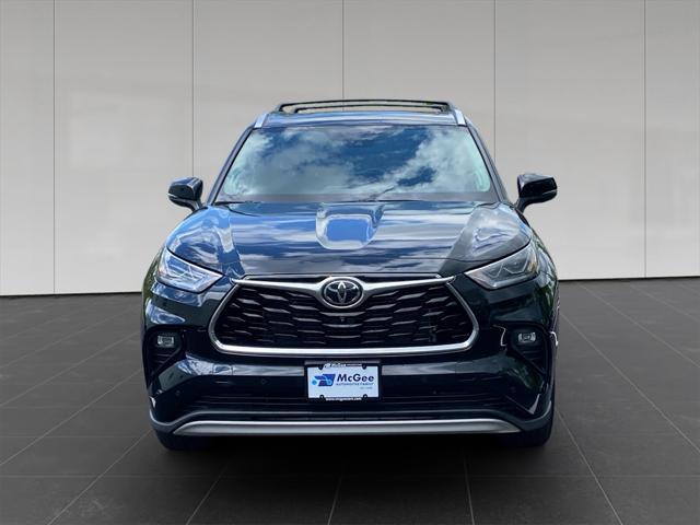used 2023 Toyota Highlander car, priced at $42,995