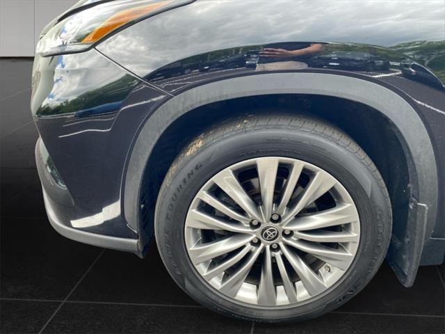used 2023 Toyota Highlander car, priced at $42,995