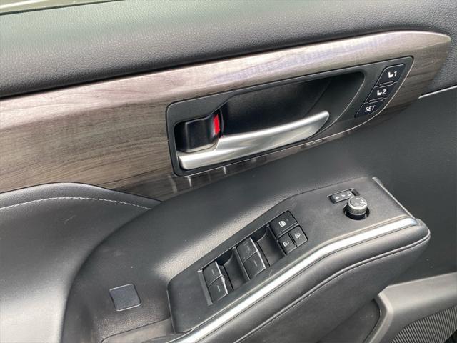 used 2023 Toyota Highlander car, priced at $42,995