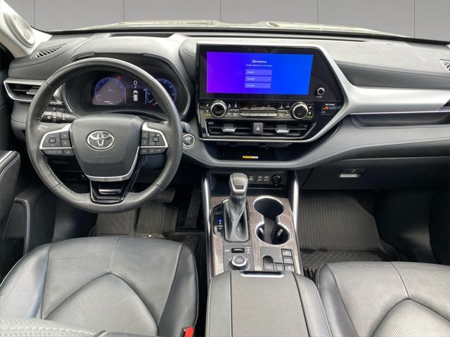 used 2023 Toyota Highlander car, priced at $42,995