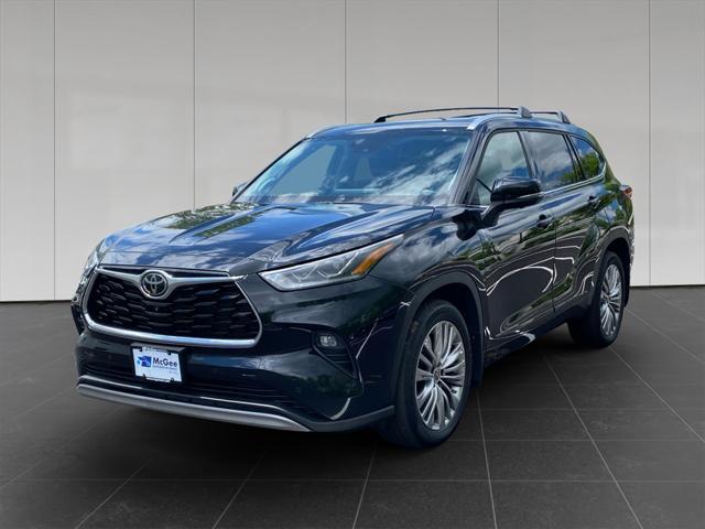 used 2023 Toyota Highlander car, priced at $42,995